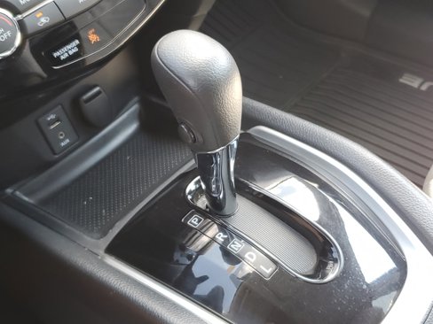 Used 2016 Nissan Rogue SV w/ SV Premium Package image 26
