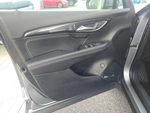 Used 2022 Buick Envision Essence w/ Technology Package I image 10