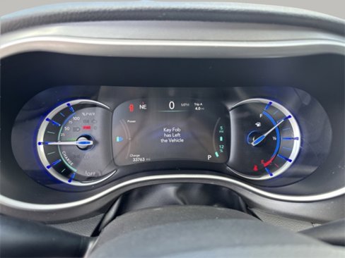 Used 2022 Chrysler Pacifica Touring-L image 16
