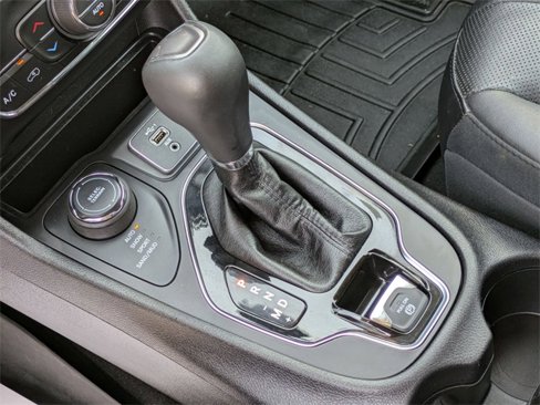 Used 2019 Jeep Cherokee Limited image 19