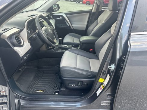 Used 2015 Toyota RAV4 Limited image 9