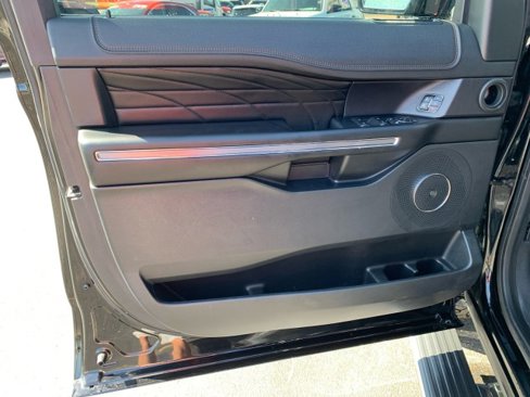 Used 2018 Ford Expedition Platinum image 10