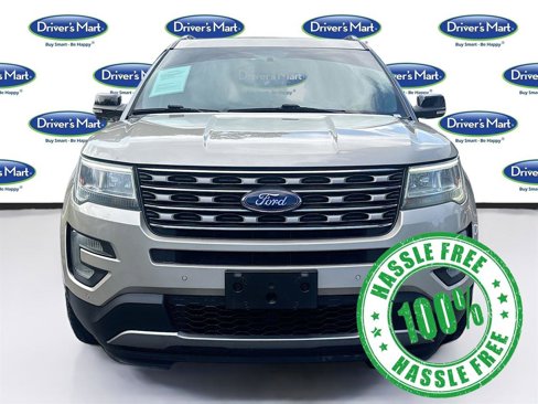 Used 2017 Ford Explorer XLT w/ Equipment Group 202A image 2