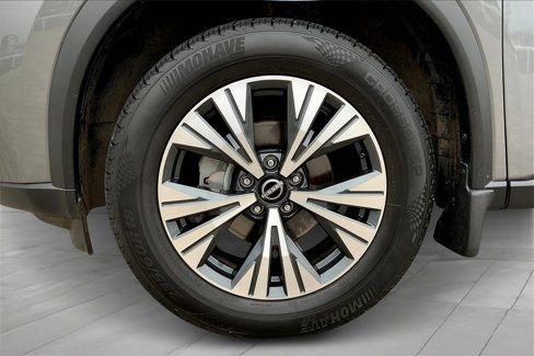 Used 2023 Nissan Rogue SV image 32