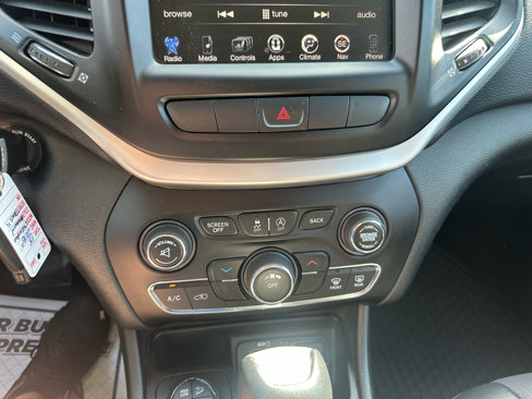 Used 2015 Jeep Cherokee Trailhawk w/ Cold Weather Group image 12