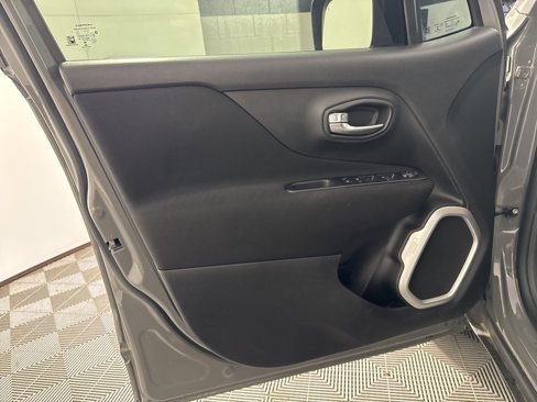 Used 2021 Jeep Renegade Sport image 15