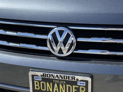 Used 2018 Volkswagen Tiguan S image 29
