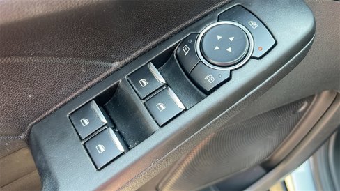 Used 2021 Ford Escape SE image 12