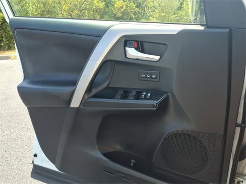 Used 2018 Toyota RAV4 Platinum image 20