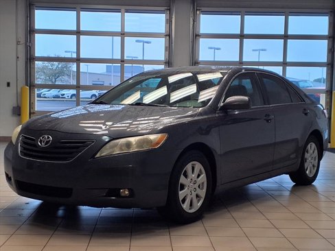 Used 2008 Toyota Camry XLE w/ Leather Pkg image 2