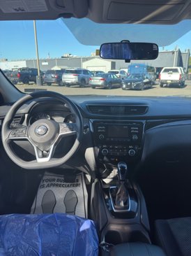 Used 2018 Nissan Rogue Sport SV image 3