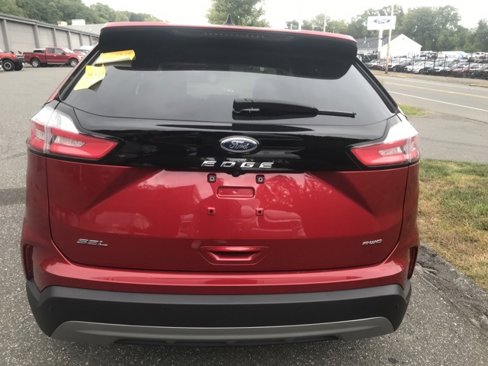 Used 2022 Ford Edge SEL w/ Convenience Package image 2
