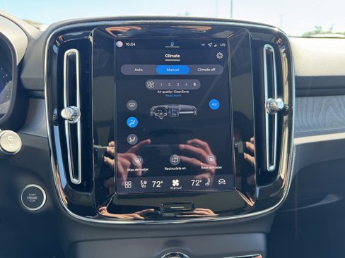 New 2026 Volvo XC40 B4 Core w/ Protection Package image 23