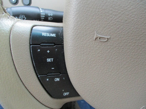 Used 2006 Lincoln Town Car Signature image 34