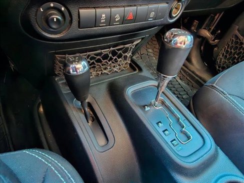 Used 2017 Jeep Wrangler Rubicon w/ Power Convenience Group image 12
