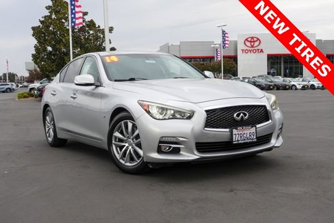 Used 2014 INFINITI Q50 Premium w/ Leather Seating Package image 4
