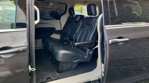 Used 2019 Chrysler Pacifica Touring-L image 26