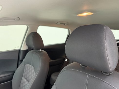 Used 2022 Kia Niro LX image 24