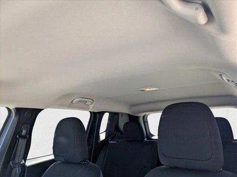 Used 2021 Jeep Renegade Trailhawk image 18