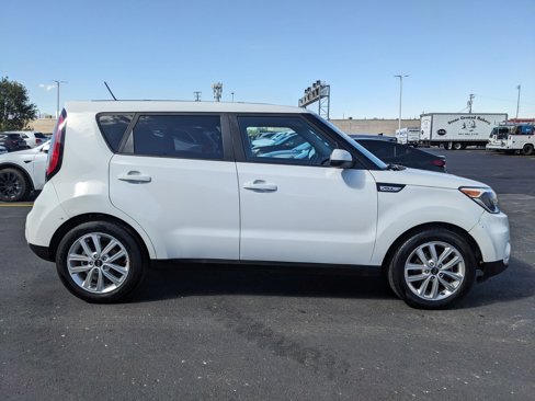Used 2018 Kia Soul + image 2
