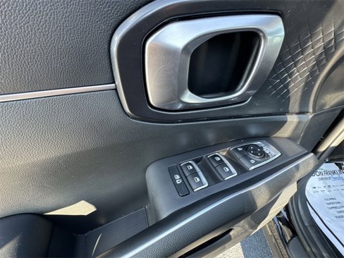 Used 2023 Kia Sorento LX image 13