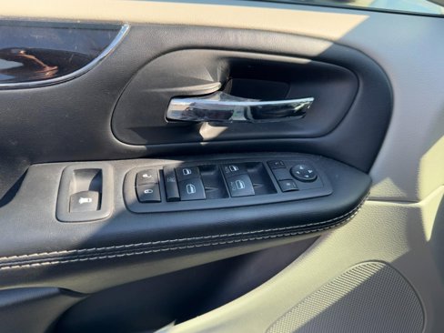 Used 2019 Dodge Grand Caravan SXT image 16