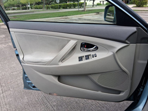 Used 2011 Toyota Camry LE image 27