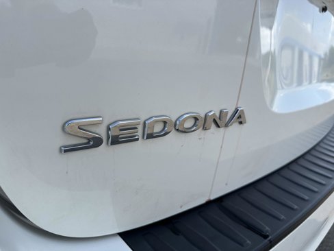Used 2018 Kia Sedona L image 5
