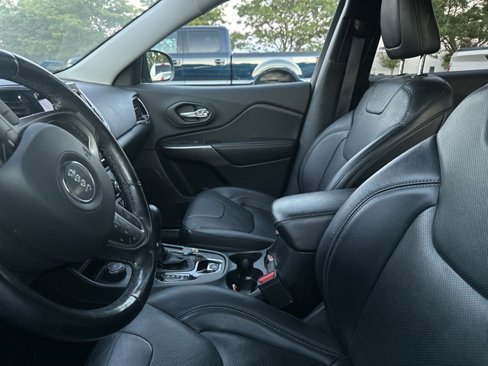 Used 2020 Jeep Cherokee Limited image 7