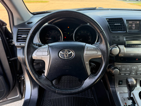 Used 2010 Toyota Highlander SE image 17