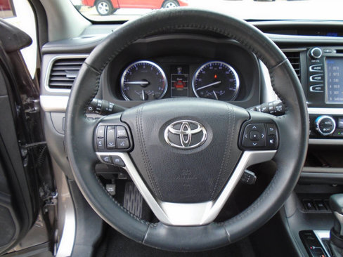 Used 2016 Toyota Highlander XLE image 17