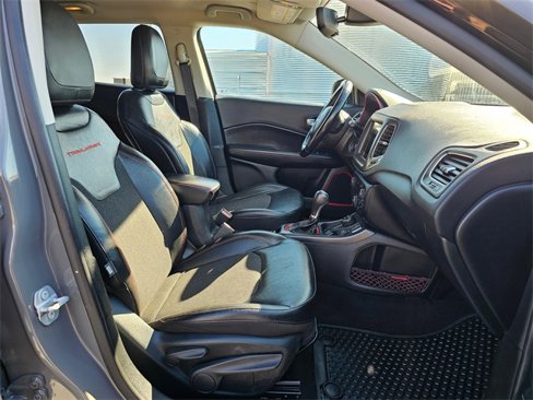 Used 2020 Jeep Compass Trailhawk image 15