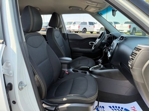 Used 2016 Kia Soul + image 19