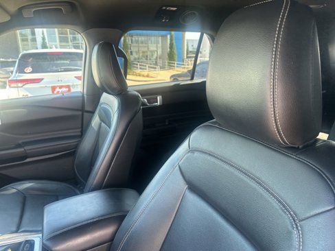 Used 2020 Ford Explorer XLT w/ Equipment Group 202A image 10