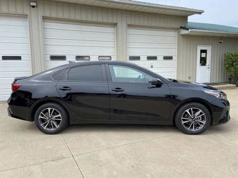 Used 2023 Kia Forte LXS image 6