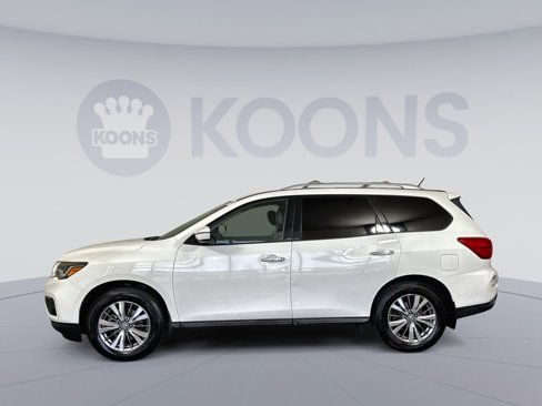 Used 2018 Nissan Pathfinder S image 2