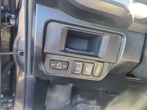 Used 2018 Toyota Tacoma TRD Sport image 19