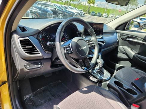 Used 2022 Kia Seltos Nightfall Edition image 25