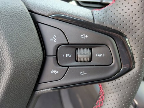 New 2025 Chevrolet Trax RS w/ Sunroof Package image 18