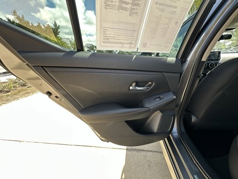 Used 2023 Nissan Sentra SR w/ Trunk Package image 25