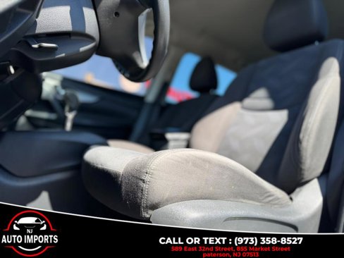 Used 2016 Nissan Rogue SV image 15