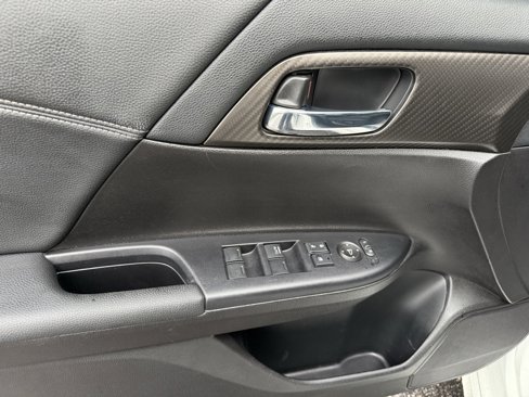 Used 2017 Honda Accord Sport image 17