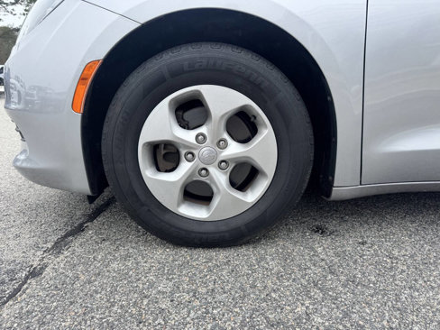 Used 2017 Chrysler Pacifica LX w/ Tire & Wheel Group image 4