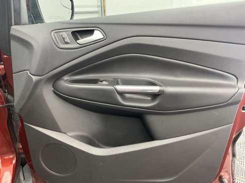 Used 2016 Ford Escape SE w/ SE Cold Weather Package image 13