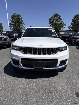 Used 2024 Jeep Grand Cherokee L Limited w/ Luxury Tech Group II image 2