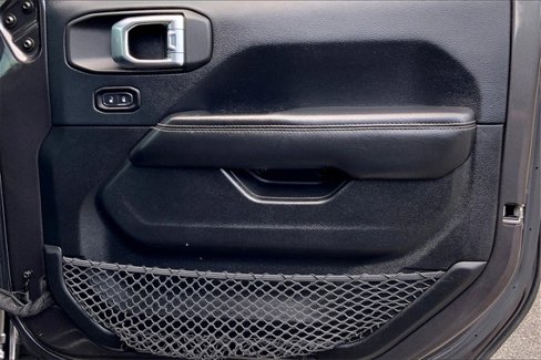 Used 2018 Jeep Wrangler Unlimited Sahara image 22