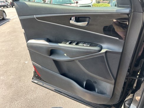 Used 2019 Kia Sorento LX image 28