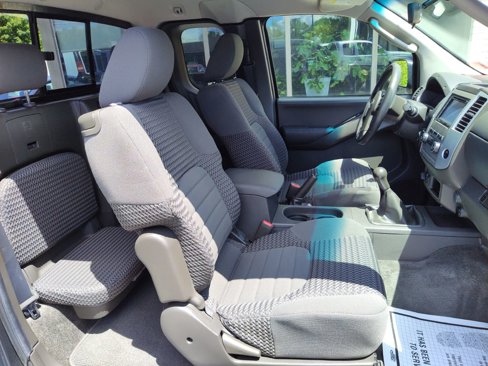 Used 2010 Nissan Frontier SE w/ SE Value Truck Pkg image 16