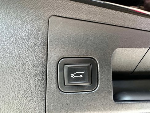 Used 2017 Cadillac XT5 Luxury w/ Driver Awareness Package image 18