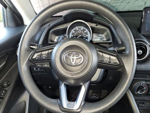 Used 2020 Toyota Yaris LE image 21
